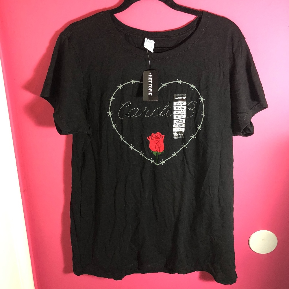 Women's Cardi B Barbed Wire Heart T-shirt - Picture 2 of 3